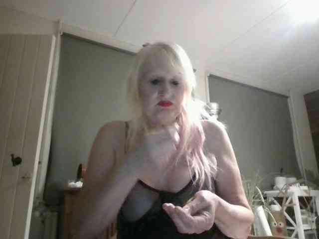 Modèle: BlondMilfTascha