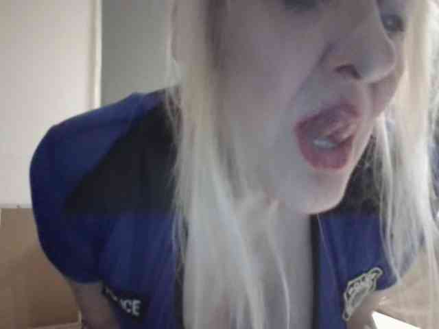 BlondMilfTascha webcam