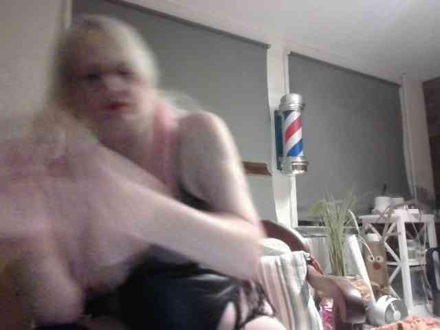 BlondMilfTascha webcam