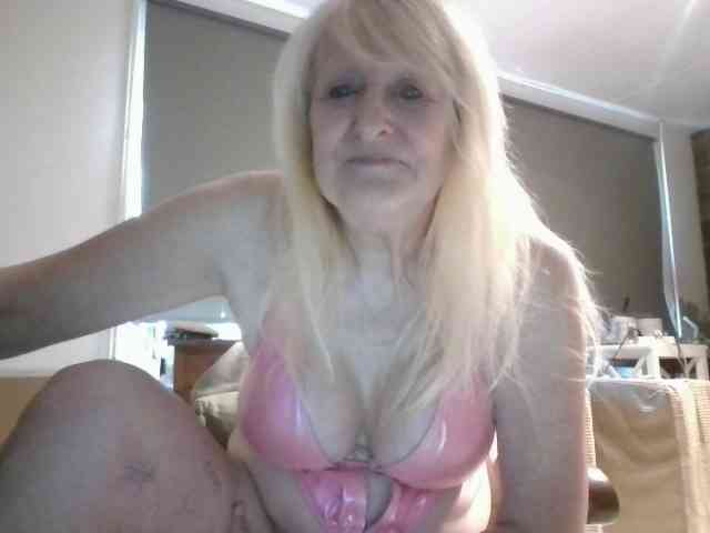 Model: BlondMilfTascha