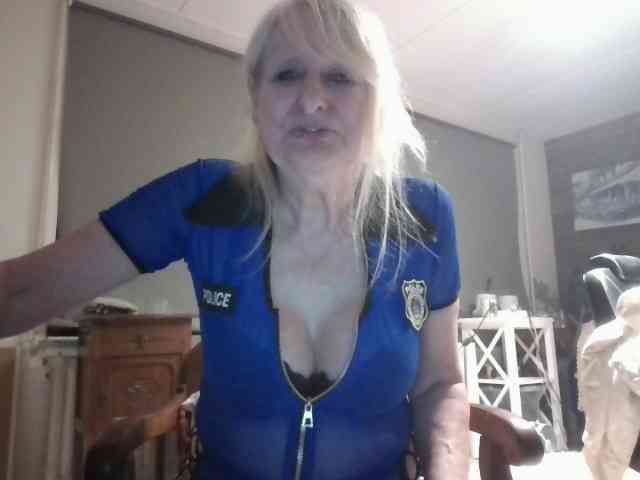 Model: BlondMilfTascha
