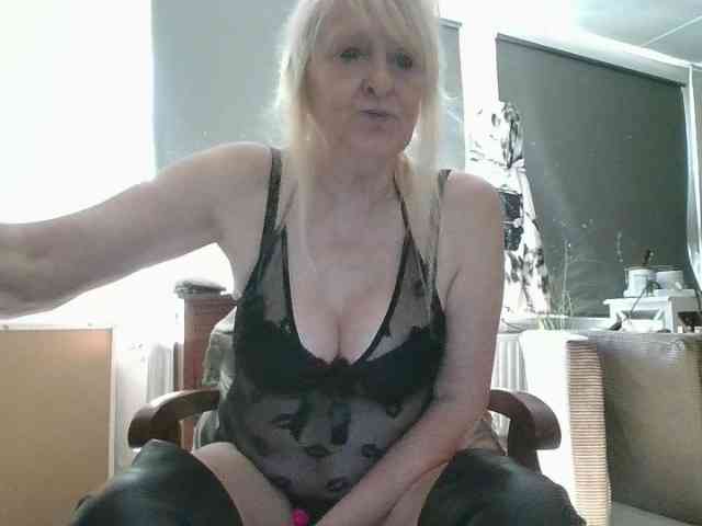 Modèle: BlondMilfTascha