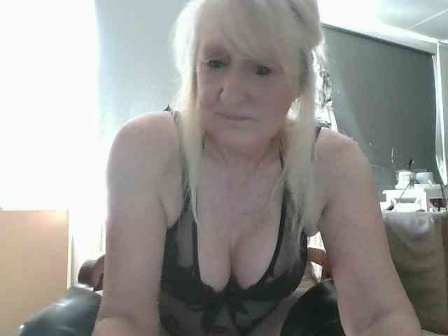 Model: BlondMilfTascha