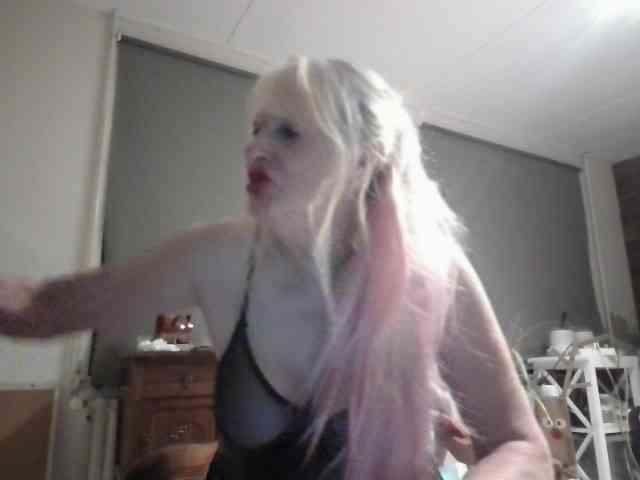 Model: BlondMilfTascha