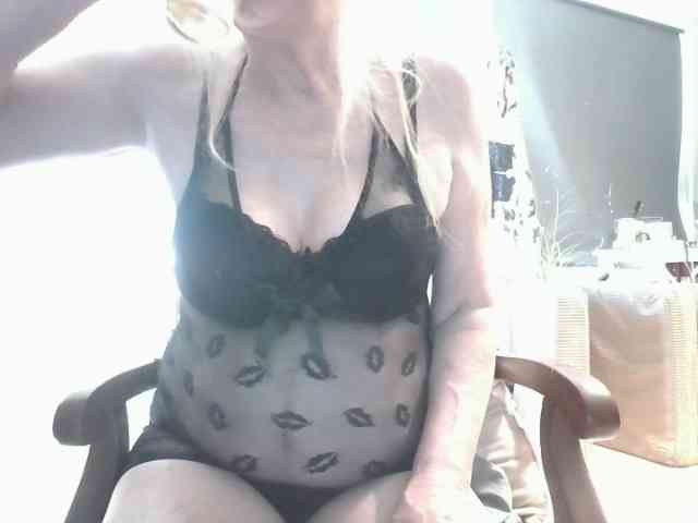 Model: BlondMilfTascha