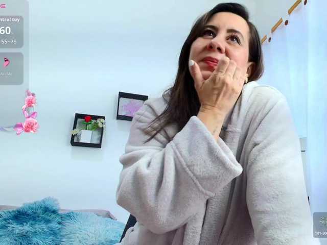 sophieTyler1 live webcam show