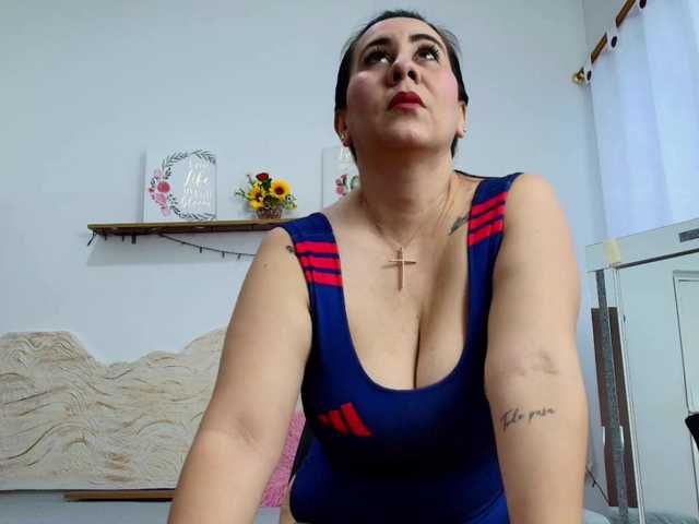 sophieTyler1 live cam on BongaCams