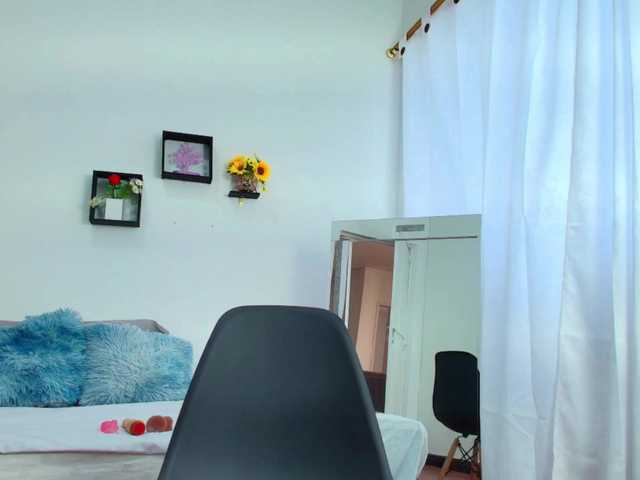 sophieTyler1 live webcam show