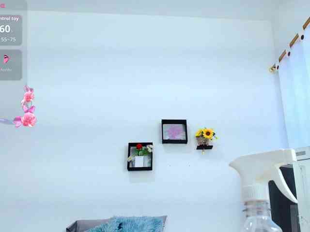 sophietyler1's live room