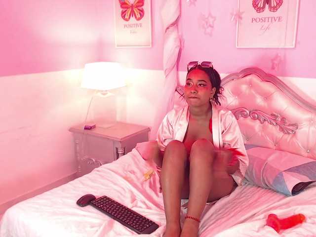 le modèle ScarlettToush est en webcam porno dans un show sur le site bongacams, il possède les tags suivants: Latino/Hispanic,Brunette,Trimmed