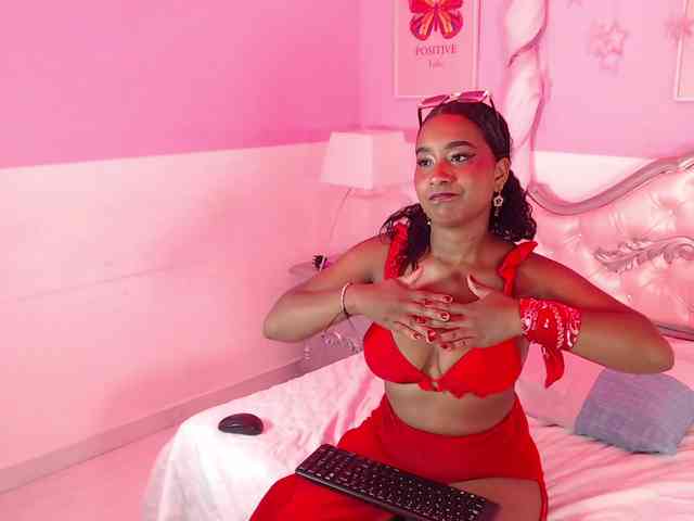 This model is live right now. ScarlettToush