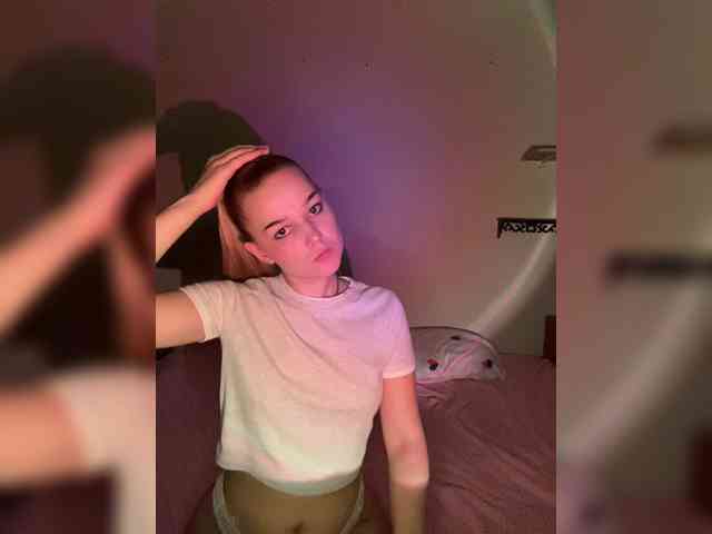 Mollify-1594444 Live Webcam on BongaCams
