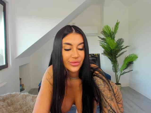 RanyaEvy webcam