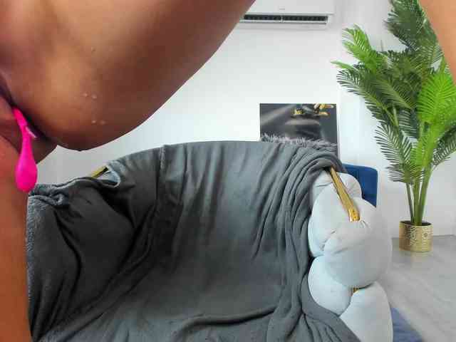 RanyaEvy webcam
