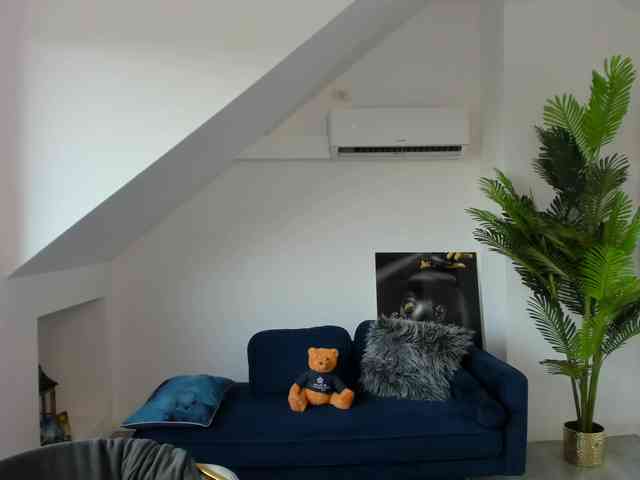 RanyaEvy webcam