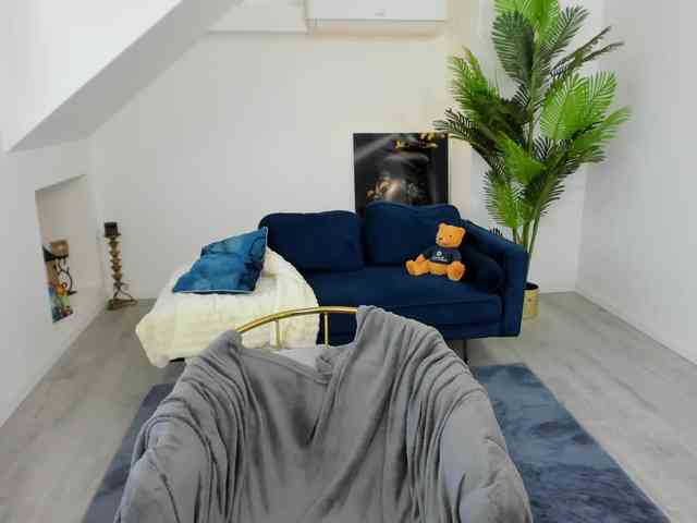 RanyaEvy webcam