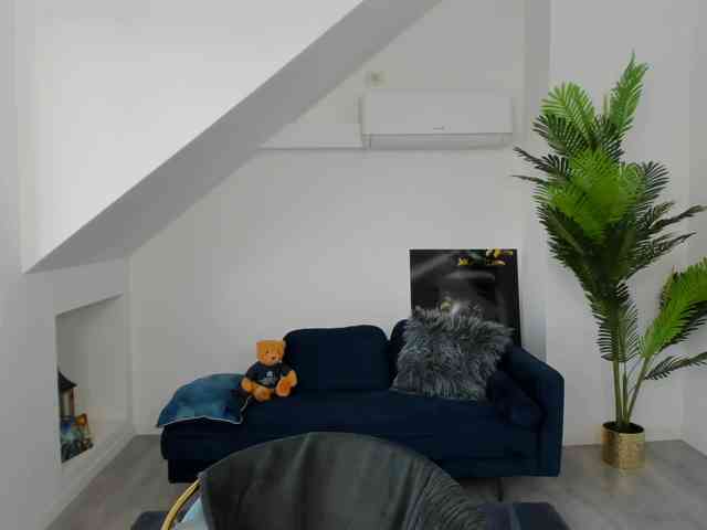 RanyaEvy webcam