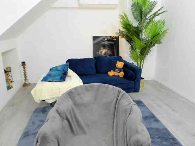RanyaEvy webcam