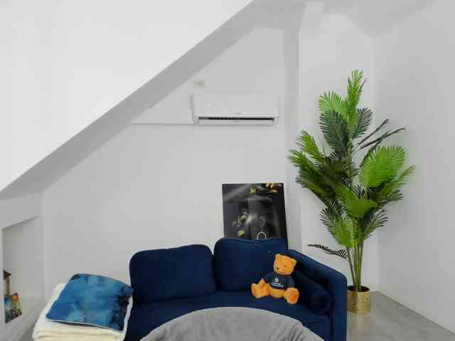 RanyaEvy webcam