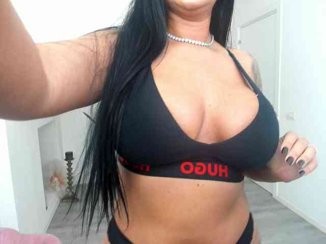RanyaEvy webcam