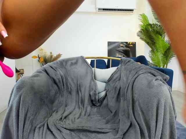 RanyaEvy webcam