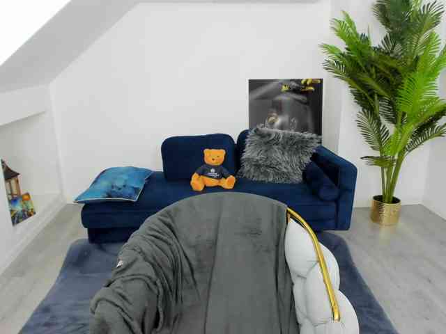RanyaEvy webcam