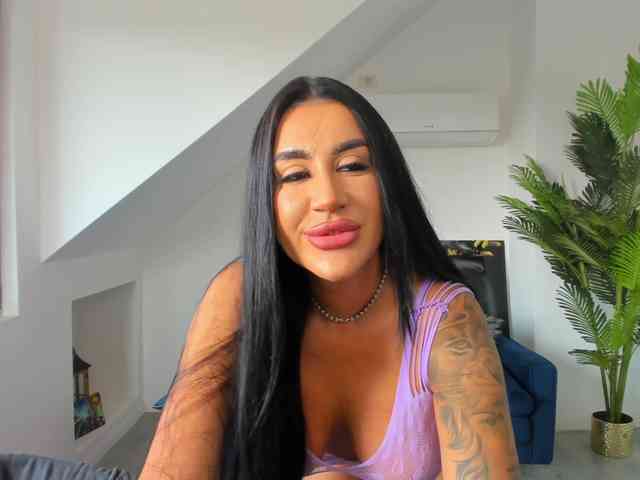 RanyaEvy webcam