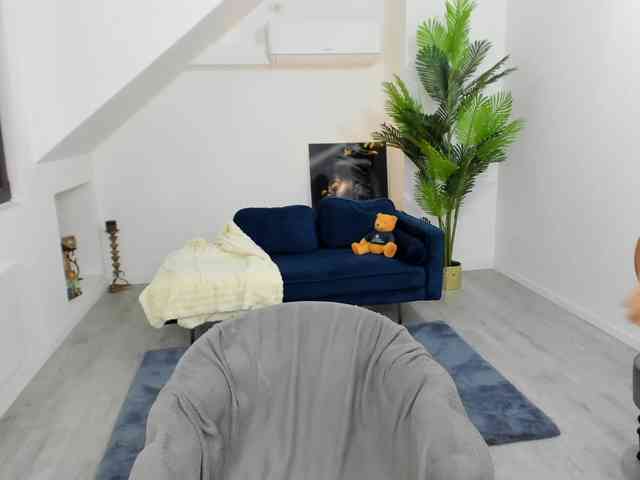 RanyaEvy webcam