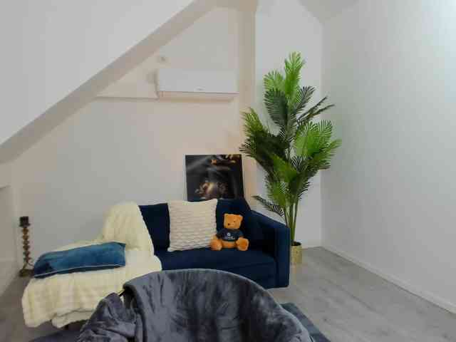 RanyaEvy webcam