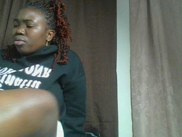 le modèle sexyebonita1 est en webcam porno dans un show sur le site bongacams, il possède les tags suivants: Ebony,Redhead,Trimmed