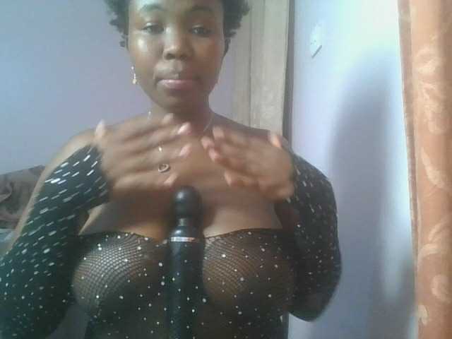 le modèle sexyebonita1 est en webcam porno dans un show sur le site bongacams, il possède les tags suivants: Ebony,Brunette,Trimmed