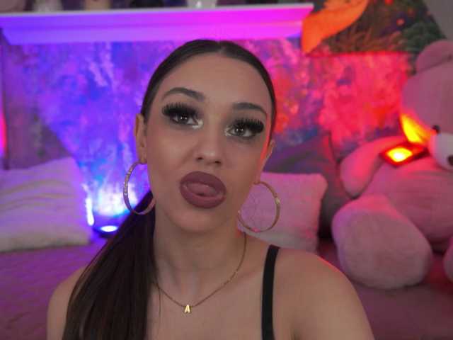 ZaraFeline live cam on BongaCams