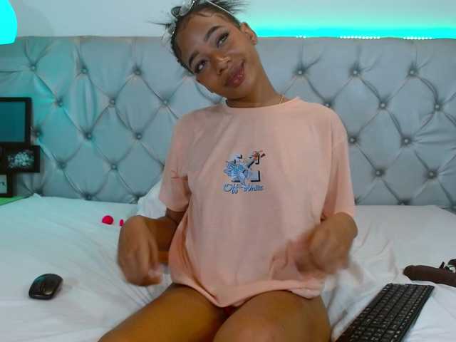 noah-0814 live webcam show