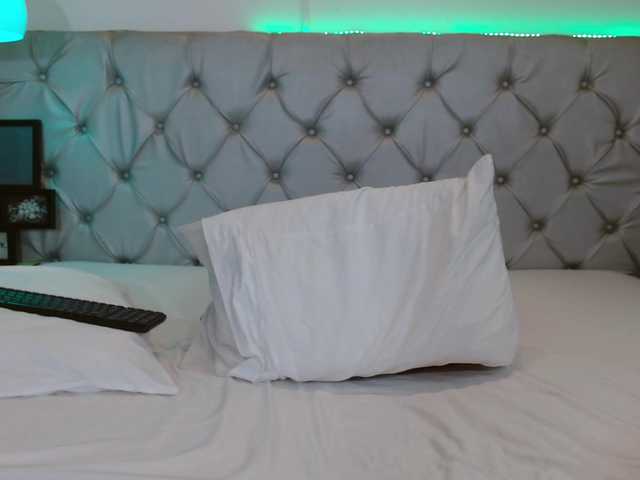 noah-0814 live webcam show