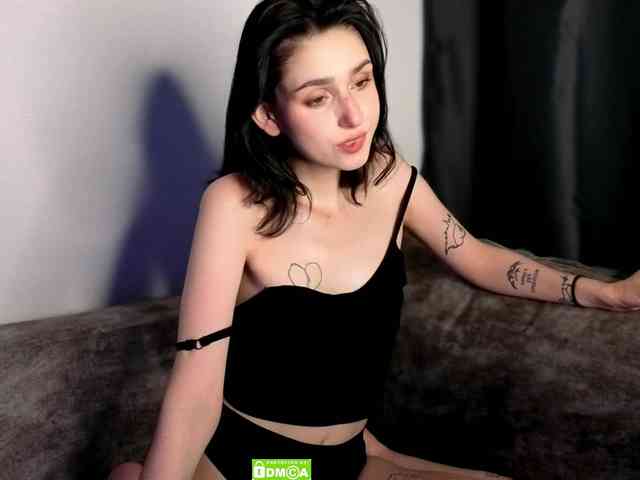 Lola-Aura webcam