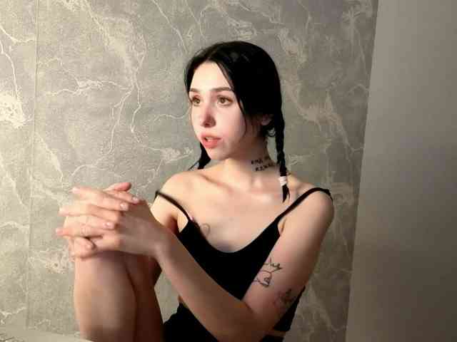 Lola-Aura webcam