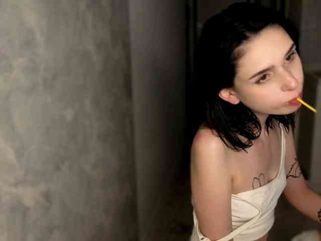Lola-Aura webcam