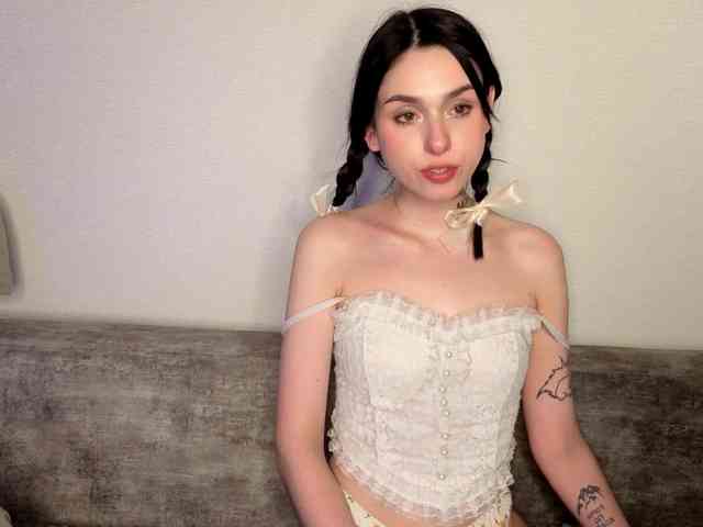 Lola-Aura webcam