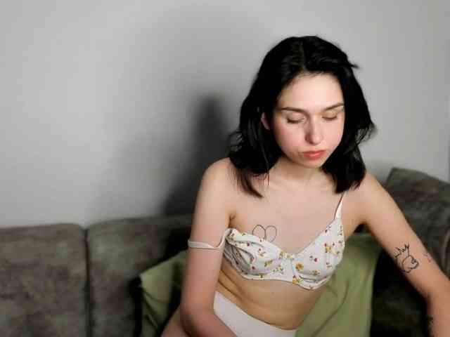 Lola-Aura webcam