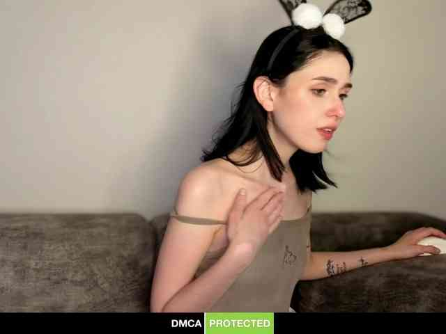 Lola-Aura webcam