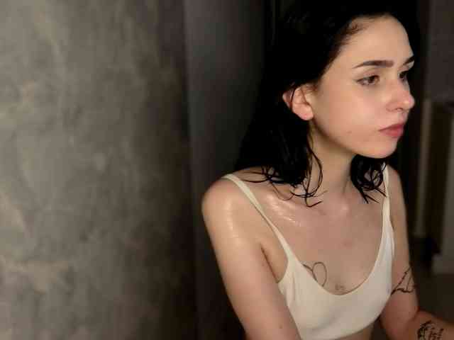 Lola-Aura webcam