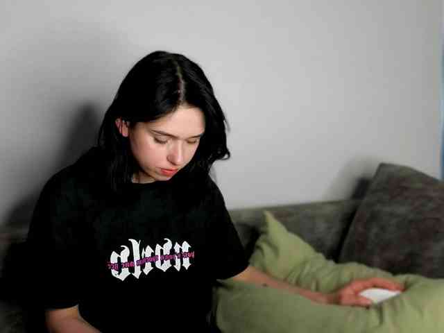 Lola-Aura webcam