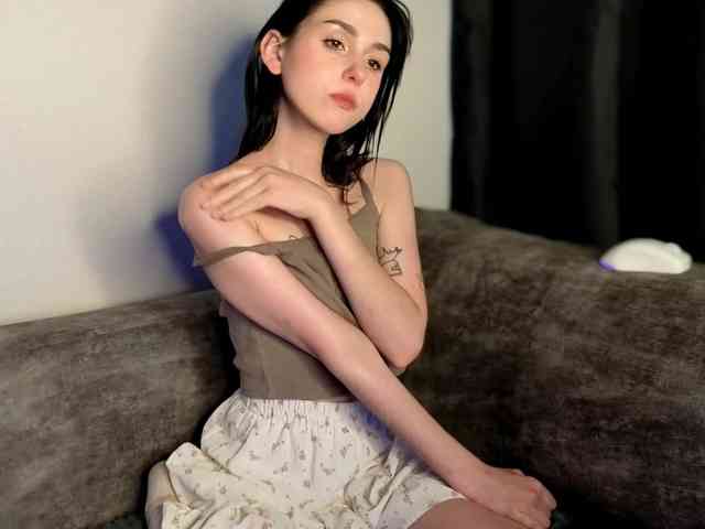 Lola-Aura webcam