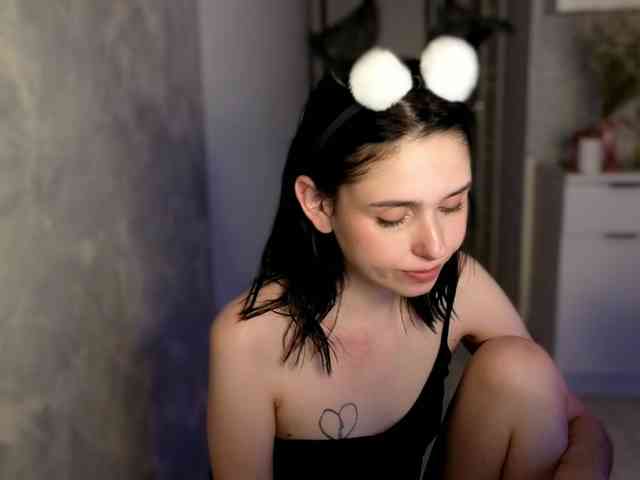 Lola-Aura webcam