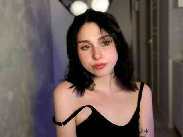 Lola-Aura webcam