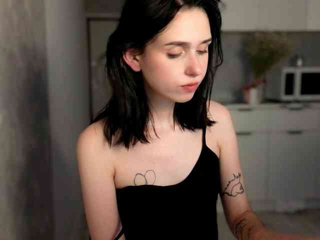 Lola-Aura webcam