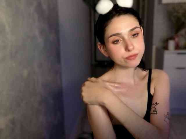 Lola-Aura webcam