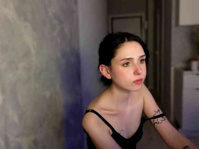 Lola-Aura webcam