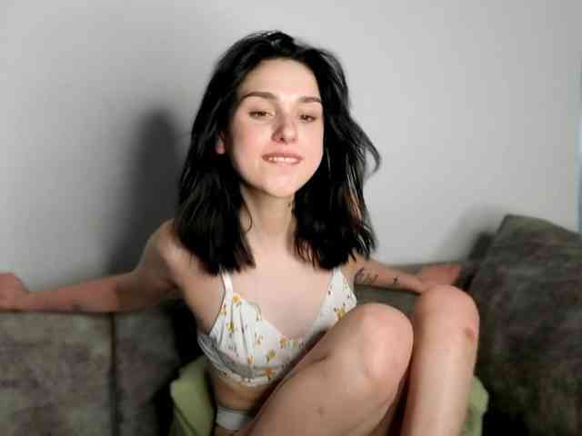 Lola-Aura webcam