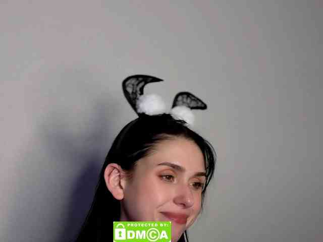 Lola-Aura webcam